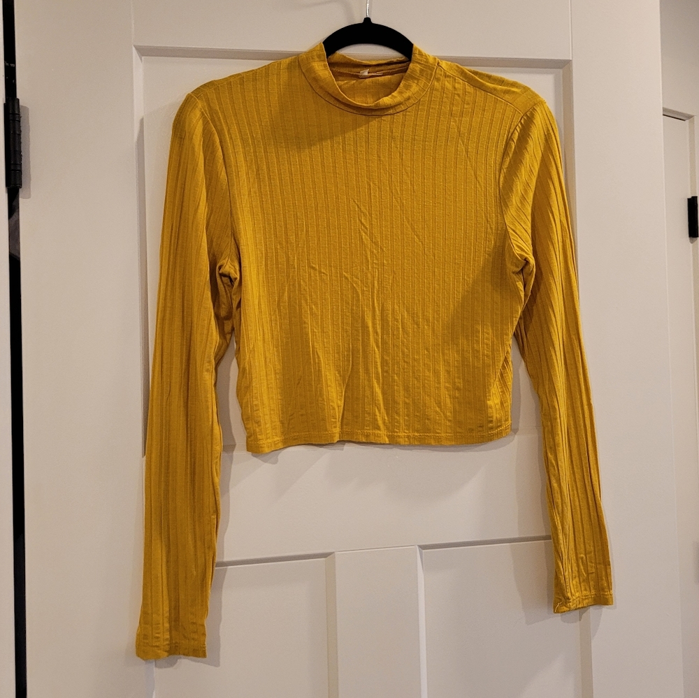 Love Finn Cropped Long Sleeve Tee